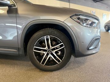 Mercedes-Benz GLA 250e Progressive-PANORAMA-MEMORY-CAMERA-KEYLESS GO-COMPLEET
