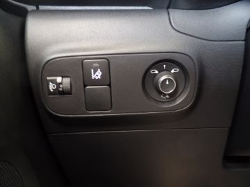 Citroën C3 1.2 PureTech Shine, Navigatie, Clima controle, Cruise controle, E