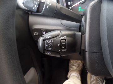 Citroën C3 1.2 PureTech Shine, Navigatie, Clima controle, Cruise controle, E