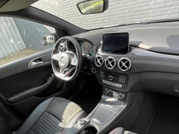 Mercedes-Benz B-Klasse 180 AMG Style - Nightpakket - Achteruitrijcamera - Trekhaak etc e