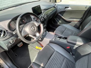 Mercedes-Benz B-Klasse 180 AMG Style - Nightpakket - Achteruitrijcamera - Trekhaak etc e