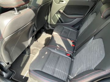 Mercedes-Benz B-Klasse 180 AMG Style - Nightpakket - Achteruitrijcamera - Trekhaak etc e