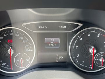 Mercedes-Benz B-Klasse 180 AMG Style - Nightpakket - Achteruitrijcamera - Trekhaak etc e