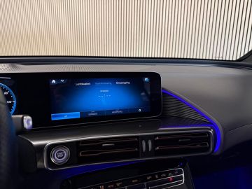 Mercedes-Benz EQC 400 4 Matic 80 kWh AMG STYLING-SOH 94%-SCHUIFDAK-HEAD UP-MEMORY-S