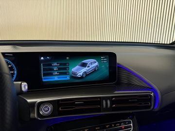 Mercedes-Benz EQC 400 4 Matic 80 kWh AMG STYLING-SOH 94%-SCHUIFDAK-HEAD UP-MEMORY-S
