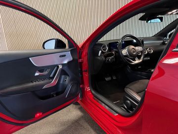 Mercedes-Benz A-Klasse 200 Sedan AMG STYLING-PANORAMA-NIGHT-CAMERA-WIDESCREEN-APPLE CARP