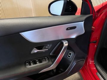 Mercedes-Benz A-Klasse 200 Sedan AMG STYLING-PANORAMA-NIGHT-CAMERA-WIDESCREEN-APPLE CARP