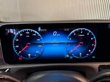Mercedes-Benz A-Klasse 200 Sedan AMG STYLING-PANORAMA-NIGHT-CAMERA-WIDESCREEN-APPLE CARP