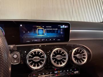 Mercedes-Benz A-Klasse 200 Sedan AMG STYLING-PANORAMA-NIGHT-CAMERA-WIDESCREEN-APPLE CARP