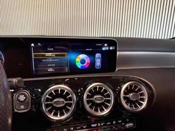 Mercedes-Benz A-Klasse 200 Sedan AMG STYLING-PANORAMA-NIGHT-CAMERA-WIDESCREEN-APPLE CARP