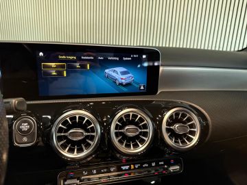 Mercedes-Benz A-Klasse 200 Sedan AMG STYLING-PANORAMA-NIGHT-CAMERA-WIDESCREEN-APPLE CARP