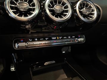 Mercedes-Benz A-Klasse 200 Sedan AMG STYLING-PANORAMA-NIGHT-CAMERA-WIDESCREEN-APPLE CARP