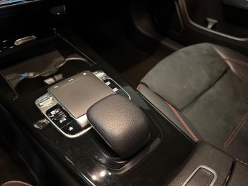 Mercedes-Benz A-Klasse 200 Sedan AMG STYLING-PANORAMA-NIGHT-CAMERA-WIDESCREEN-APPLE CARP