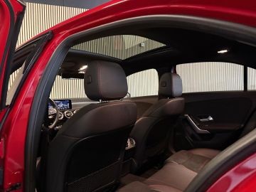 Mercedes-Benz A-Klasse 200 Sedan AMG STYLING-PANORAMA-NIGHT-CAMERA-WIDESCREEN-APPLE CARP