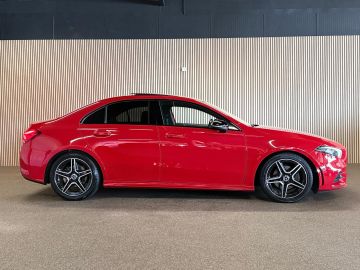 Mercedes-Benz A-Klasse 200 Sedan AMG STYLING-PANORAMA-NIGHT-CAMERA-WIDESCREEN-APPLE CARP