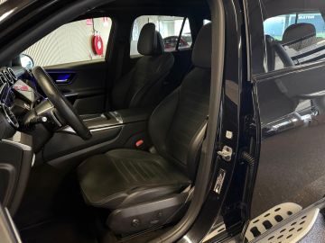 Mercedes-Benz GLC 200 4-Matic AMG STYLING-PANORAMADAK-TREKHAAK-CAMERA-APPLE CARPLAY