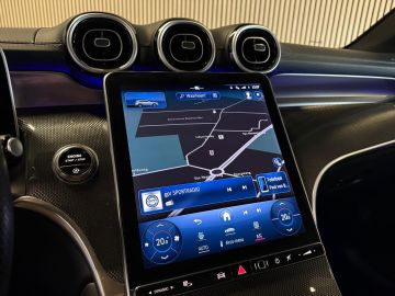 Mercedes-Benz GLC 200 4-Matic AMG STYLING-PANORAMADAK-TREKHAAK-CAMERA-APPLE CARPLAY