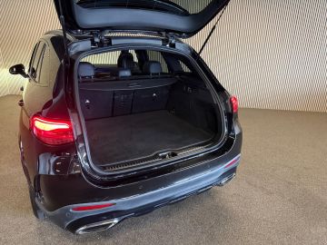 Mercedes-Benz GLC 200 4-Matic AMG STYLING-PANORAMADAK-TREKHAAK-CAMERA-APPLE CARPLAY