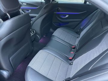 Mercedes-Benz E-Klasse 200 Sedan, Trekhaak - Dodehoekassistent - Camera - Multibeam LED