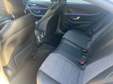 Mercedes-Benz E-Klasse 200 Sedan, Trekhaak - Dodehoekassistent - achteruitrijcamera