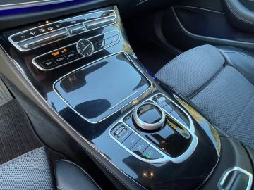 Mercedes-Benz E-Klasse 200 Sedan, Trekhaak - Dodehoekassistent - achteruitrijcamera
