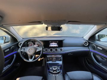 Mercedes-Benz E-Klasse 200 Sedan, Trekhaak - Dodehoekassistent - achteruitrijcamera