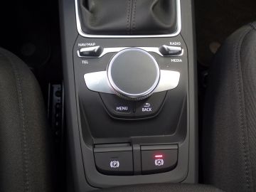 Audi Q2 30 TFSI Pro Line Apple Carplay, Clima controle, Cruise controle, 