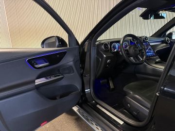 Mercedes-Benz GLC 200 4-Matic AMG STYLING-PANORAMADAK-TREKHAAK-CAMERA-APPLE CARPLAY