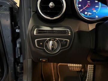 Mercedes-Benz C-Klasse 180 AMG STYLING-CAMERA-DIGI DASH-APPLE CARPLAY-DODEHOEK-COMPLEET