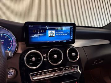 Mercedes-Benz C-Klasse 180 AMG STYLING-CAMERA-DIGI DASH-APPLE CARPLAY-DODEHOEK-COMPLEET