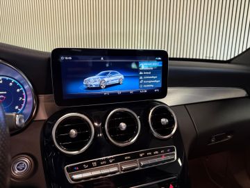Mercedes-Benz C-Klasse 180 AMG STYLING-CAMERA-DIGI DASH-APPLE CARPLAY-DODEHOEK-COMPLEET