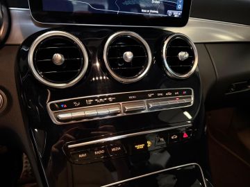 Mercedes-Benz C-Klasse 180 AMG STYLING-CAMERA-DIGI DASH-APPLE CARPLAY-DODEHOEK-COMPLEET