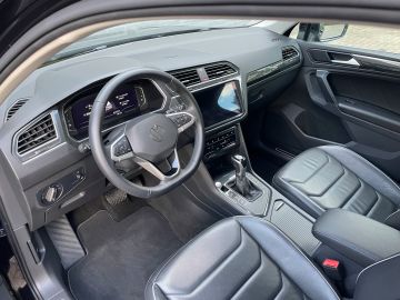 Volkswagen Tiguan 1.4 TSI eHybrid Elegance - Trekhaak - Pano - 360gr - Dodehoekassi