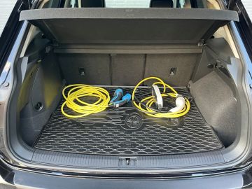 Volkswagen Tiguan 1.4 TSI eHybrid Elegance - Trekhaak - Pano - 360gr - Dodehoekassi