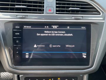 Volkswagen Tiguan 1.4 TSI eHybrid Elegance - Trekhaak - Pano - 360gr - Dodehoekassi