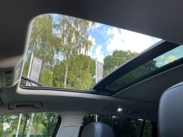 Volkswagen Tiguan 1.4 TSI eHybrid Elegance - Trekhaak - Pano - 360gr - Dodehoekassi