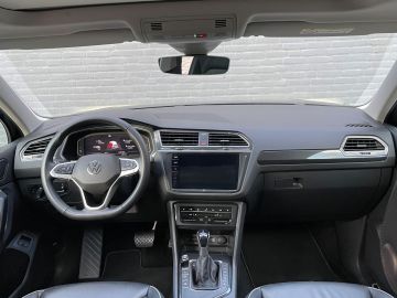 Volkswagen Tiguan 1.4 TSI eHybrid Elegance - Trekhaak - Pano - 360gr - Dodehoekassi