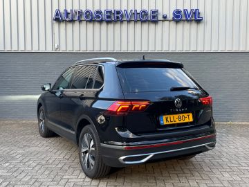 Volkswagen Tiguan 1.4 TSI eHybrid Elegance - Trekhaak - Pano - 360gr - Dodehoekassi