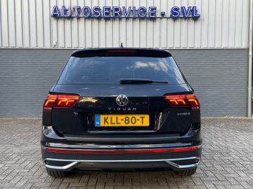 Volkswagen Tiguan 1.4 TSI eHybrid Elegance - Trekhaak - Pano - 360gr - Dodehoekassi