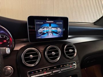 Mercedes-Benz GLC 250 4 Matic AMG STYLING-PANORAMA-NIGHT-TREKHAAK-COMPLEET