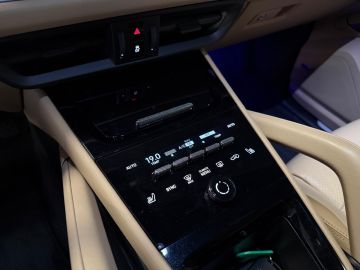 Porsche Cayenne 3.0 E-Hybrid SPORT DESIGN-PANORAMA-LUCHTV.-STOELEN 18 VOUDIG-NPR.