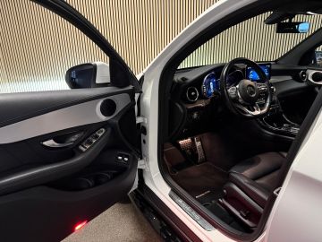 Mercedes-Benz GLC Coupé 300e 4MATIC AMG STYLING-SCHUIFDAK-21 INCH-CAMERA-DAB