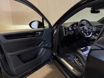 Porsche Cayenne Coupé 3.0 E-Hybrid SPORT DESIGN-LUCHTVERING-PANORAMA-SPORT CHRONO