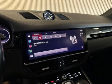 Porsche Cayenne Coupé 3.0 E-Hybrid SPORT DESIGN-LUCHTVERING-PANORAMA-SPORT CHRONO