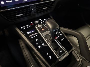 Porsche Cayenne Coupé 3.0 E-Hybrid SPORT DESIGN-LUCHTVERING-PANORAMA-SPORT CHRONO
