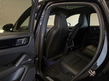 Porsche Cayenne Coupé 3.0 E-Hybrid SPORT DESIGN-LUCHTVERING-PANORAMA-SPORT CHRONO