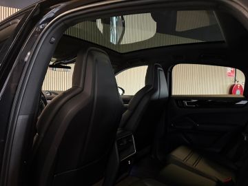 Porsche Cayenne Coupé 3.0 E-Hybrid SPORT DESIGN-LUCHTVERING-PANORAMA-SPORT CHRONO