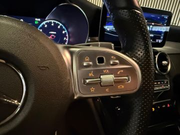 Mercedes-Benz C-Klasse 180 AMG STYLING-CAMERA-DIGI DASH-APPLE CARPLAY-DODEHOEK-COMPLEET