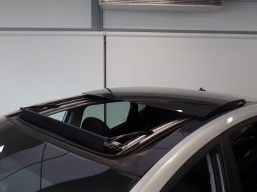 Hyundai Ix20 1.6i i-Vision Navigatie, Achteruitrijcamera, Pano/schuifdak, Clim