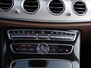 Mercedes-Benz E-Klasse 350e Hybrid AMG STYLING-SCHUIFDAK-WIDESCREEN-COMPLEET